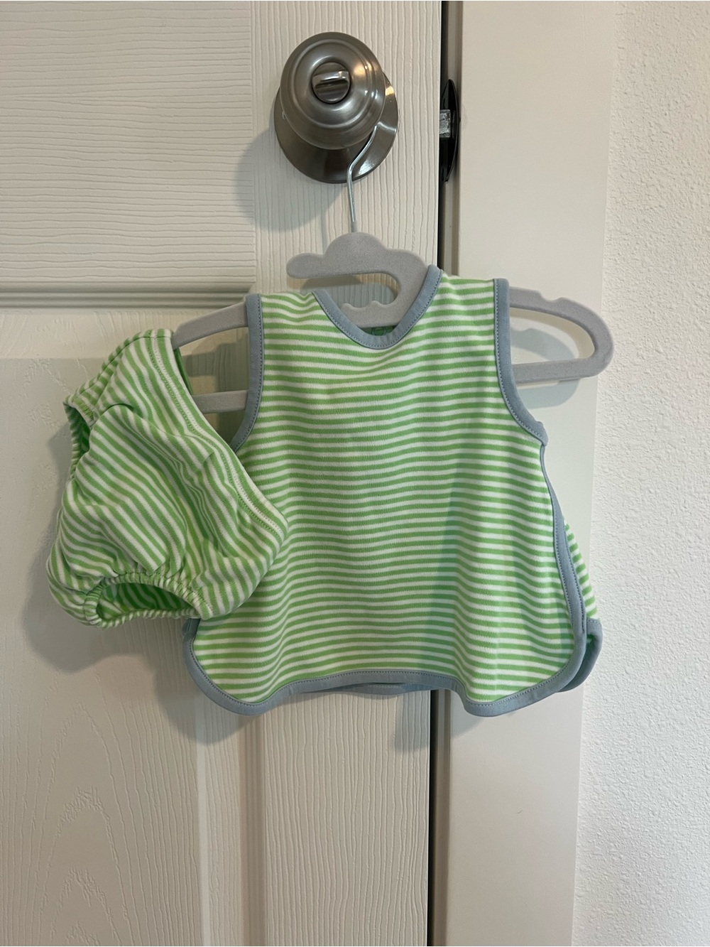 TBBC bib and bloomer set 0-6 months